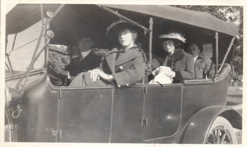 1910s family open car - in,