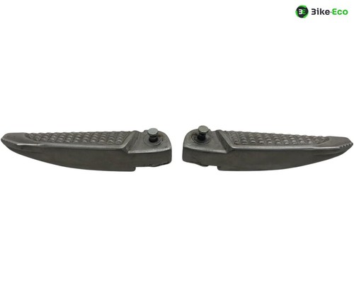 Right and left footrest - right,