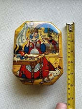 Queen of Hearts Nursery Rhyme Toffee Tin c1950s