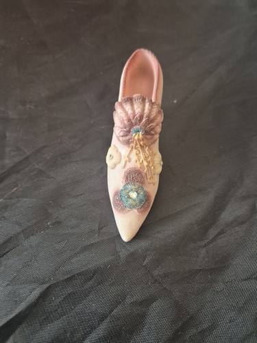 Shoe collectable right - shoe,