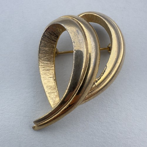 Vintage sphinx gold tone - sphinx,