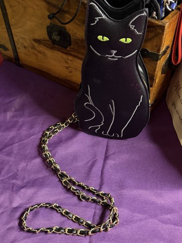 Black cat shaped small - shaped,