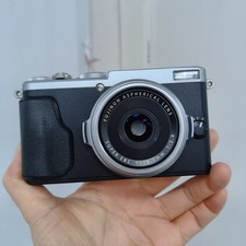 Fujifilm Fuji X70 16.3MP Compact Digital Camera Silver Wi-Fi 28mm F2.8 lens