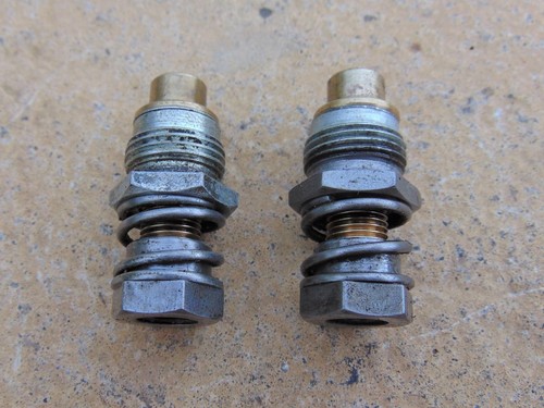 Twin carburettor jet - su,