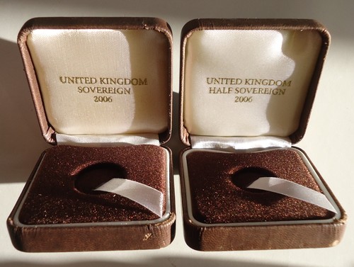 Empty coin case - empty,