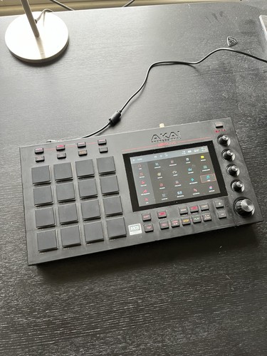 Akai professional mpc live - akai,