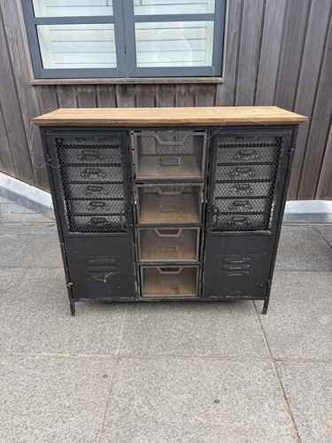 Industrial chest