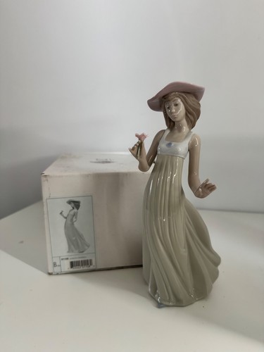 Nao lladro figurine - lladro, gentle