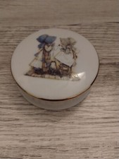 Holly Hobbie Round Porcelain