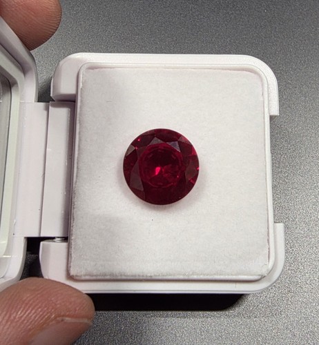 Natural red ruby - ruby, round