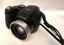 Fujifilm FinePix S5700 Digital Bridge Camera 7.0MP 10x Optical Zoom 2.5inch LCD