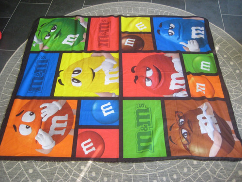 Polyester throw bed - m&m's, throw/bed