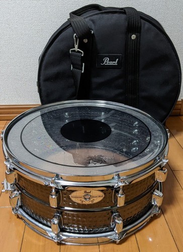 Pearl hammered steel snare - hammered,