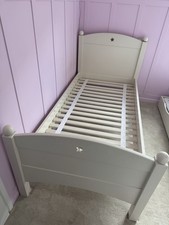 Beautiful Feather & Black Noah