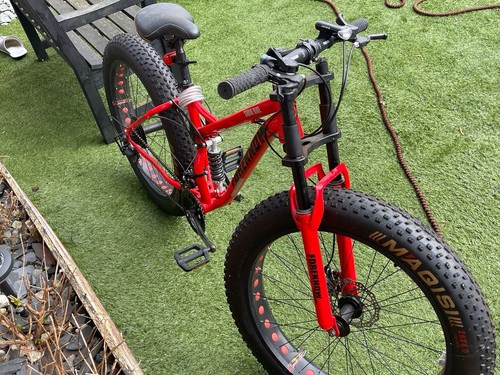 Men red bike wheel - red,