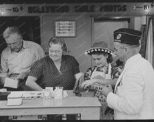 Hollywood Smiles Photo Booth