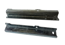 pair frame strut outriggers