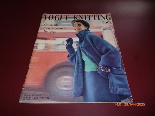 Vogue knitting book magazine - vogue, book/magazine