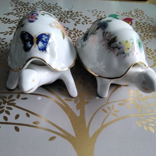 Two aynsley fine bone china - aynsley,