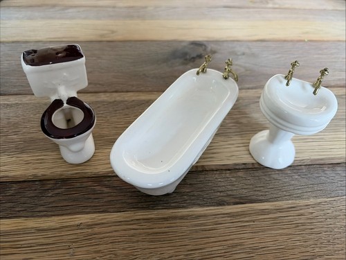 Dolls house bathroom furniture