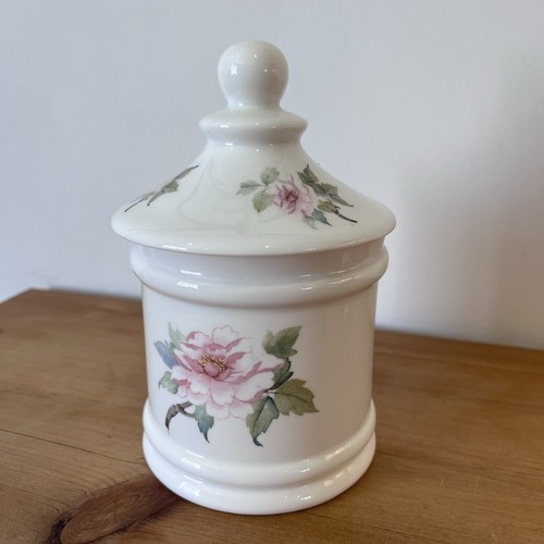 Vintage hadida bathroom - vintage,