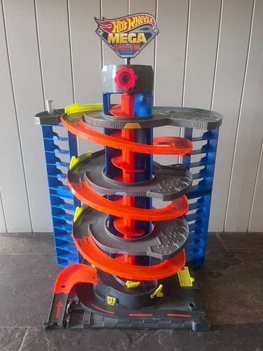 Hot wheels mega - mega, garage