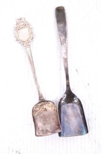 2 x 925. SILVER Shovel Sugar Spoons Inc Floral Design 35g - W16