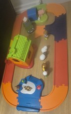 ELC Happyland Busy Farmyard With Landrover And Figures.