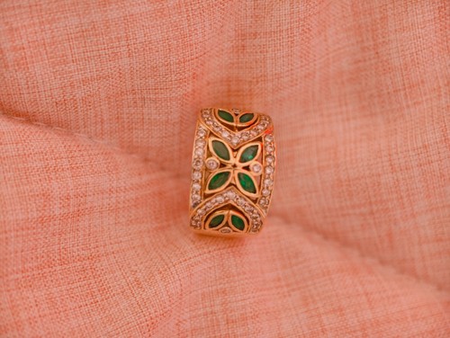 18ct yellow gold emerald - 18ct,