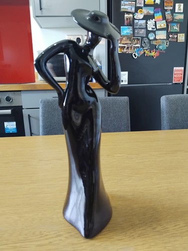 Large black art deco lady - black,