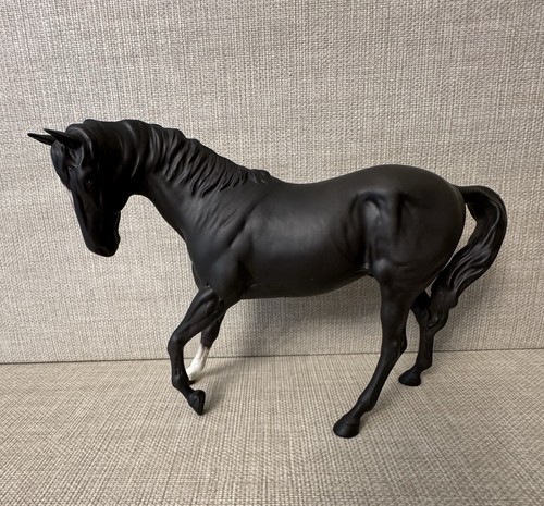 Beswick matt black horse - black,