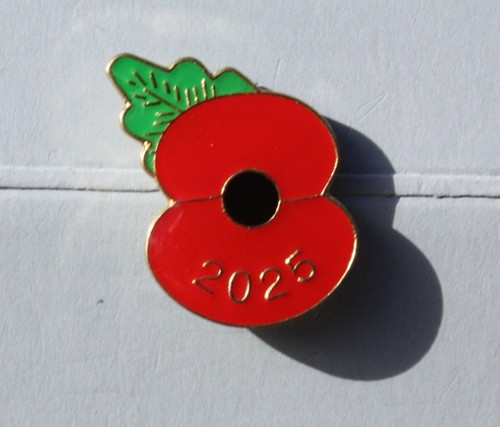 Poppy enamel badge dated - poppy¹,