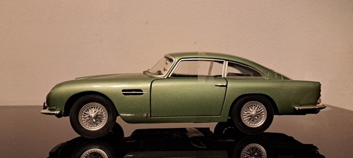 Scale 1964 aston martin - 1/18,