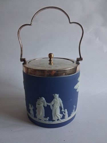 Wedgwood jasperware biscuit - wedgwood,