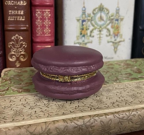 Purple burgundy macaron shaped - purple/burgundy,