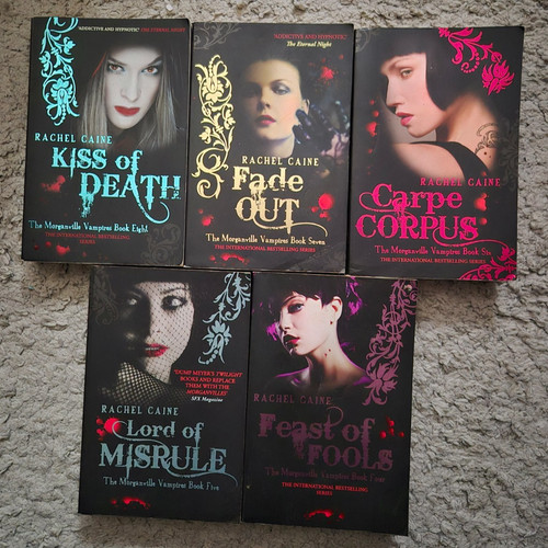 The morganville vampires - morganville,