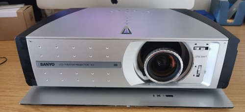 Sanyo plv lcd projector - plv-z2,
