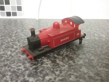 OO GAUGE HORNBY 0-4-0 RED LOCO