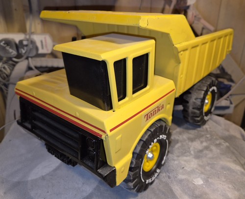 Tonka mighty dump truck 1970s - tonka,