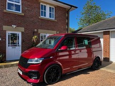 Volkswagen T6.1 Transporter kombi Highline.