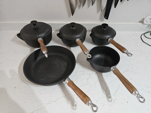 Cast iron pan - cast,
