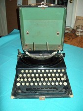 VINTAGE REMINGTON PORTABLE