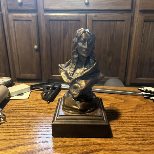 Signed russell bronze - cm,