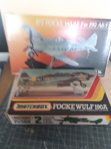 Unmade plastic model - ,