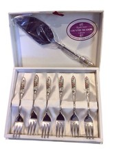ROYALE COUNTY COUNTRY MEADOW SILVER PLATE AND PORCELAIN CAKE FORKS AND SERVER