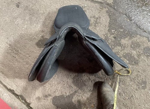 Black saddle inch - black,
