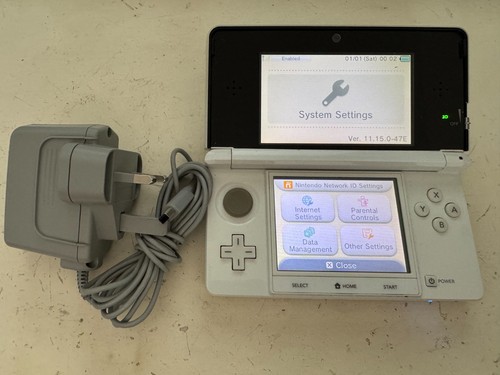 Nintendo 3ds white handheld - nintendo,