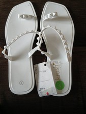 Krush Size 7 White Sandals