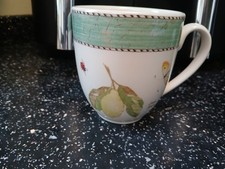 WEDGWOOD SARAH`S GARDEN LARGE MUG - GREEN