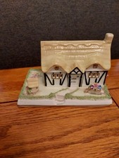 Elizabethan Cottage Fine Bone